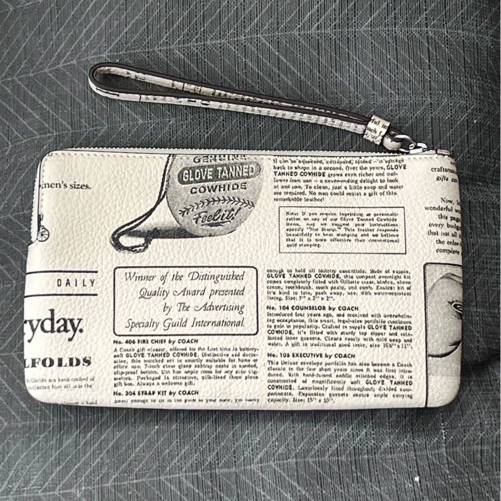 NWT Coach Large Corner Zip Newspaper Wristlet Retails $149 - Picture 3 of 11